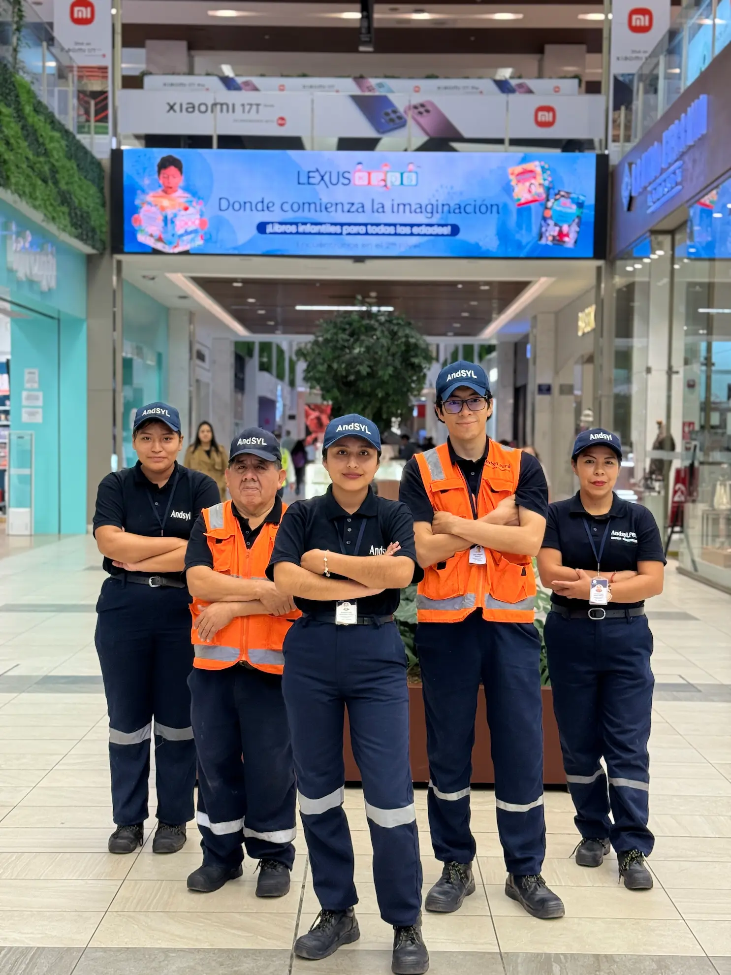 Equipo de saneamiento ambiental y mantenimiento integral
