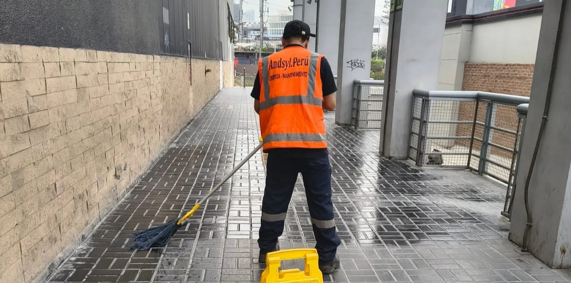 Lavado y encerado de pisos