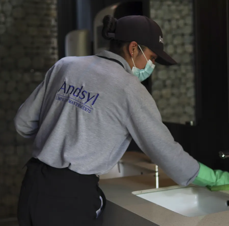 Limpieza y mantenimiento de servicio sanitario